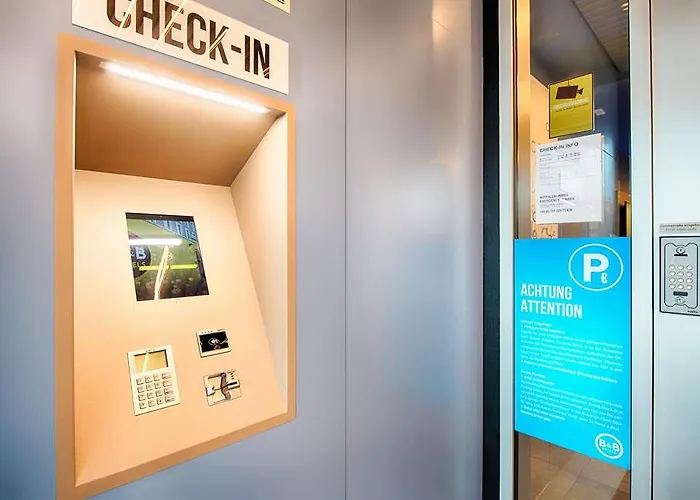 B&B Hotel Ulm ホテル *